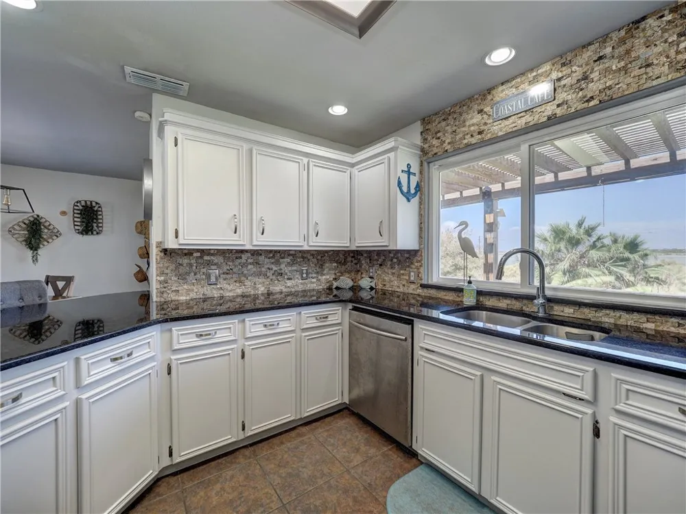 202 Causeway Street Portland, TX 78374