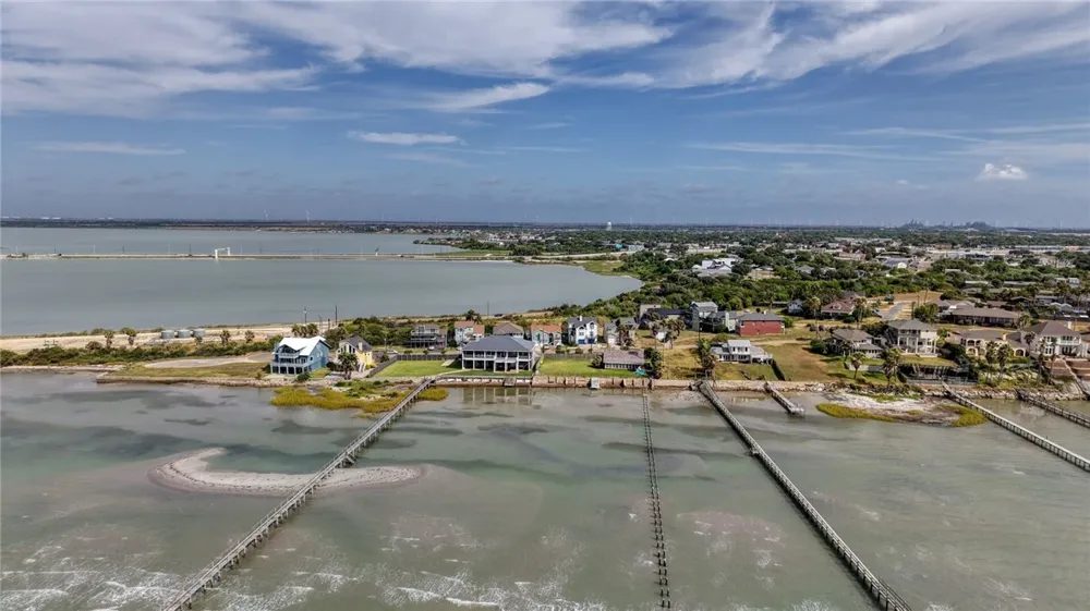 202 Causeway Street Portland, TX 78374
