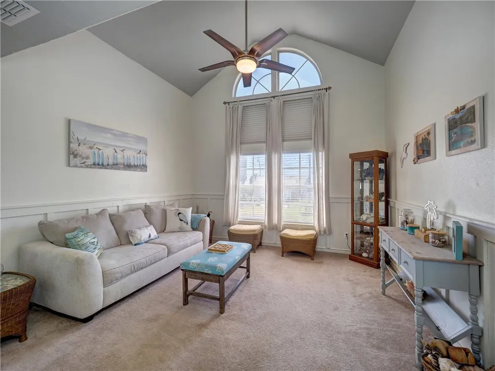 202 Causeway Street Portland, TX 78374