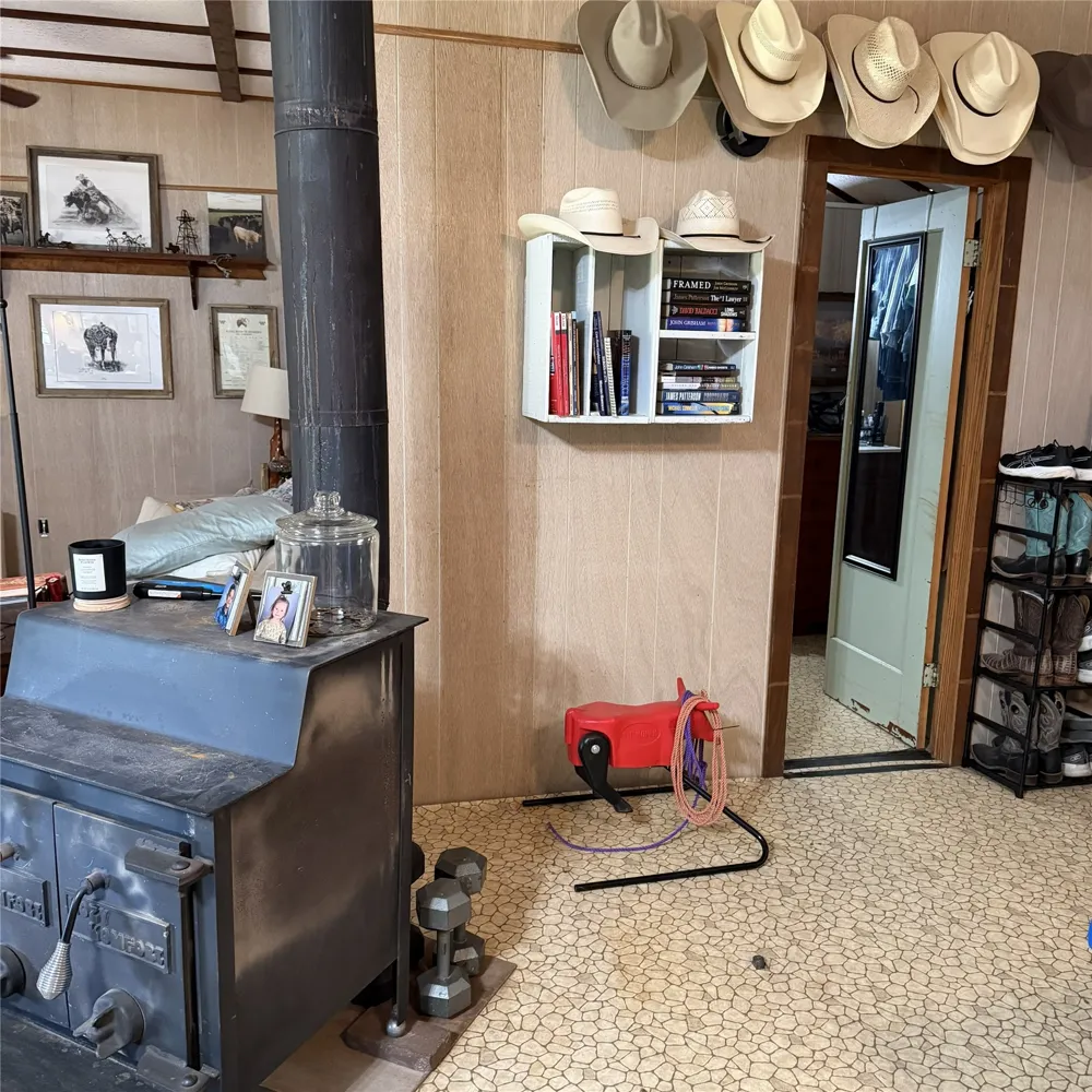 19743 S County Road 3227 Cushing, TX 75760