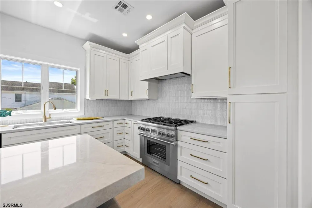 323 N Huntington Ave Margate, NJ 08402