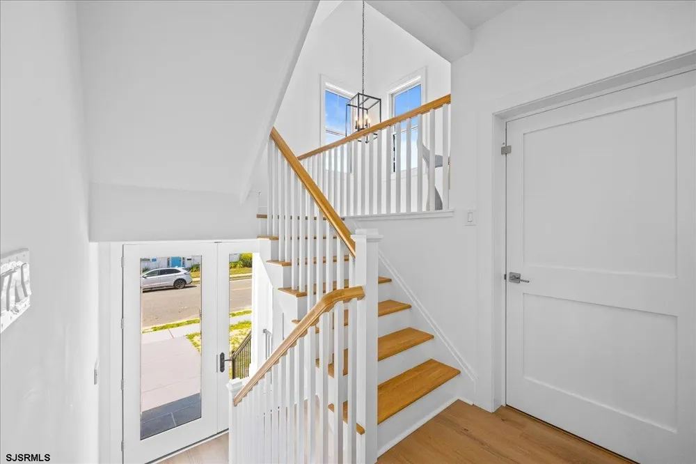 323 N Huntington Ave Margate, NJ 08402