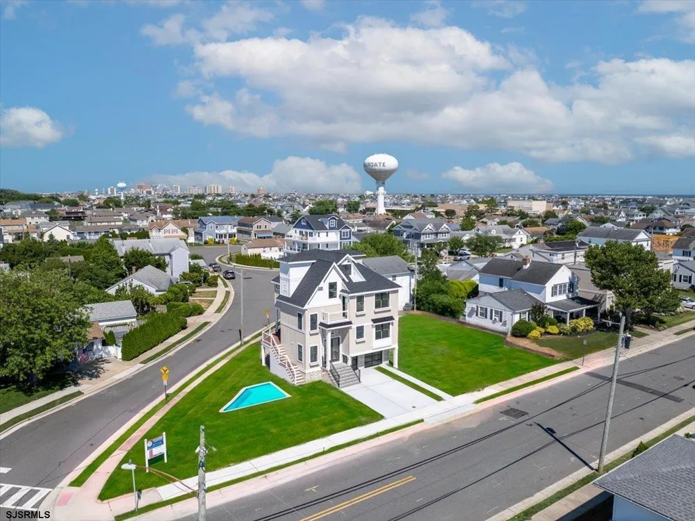 323 N Huntington Ave Margate, NJ 08402