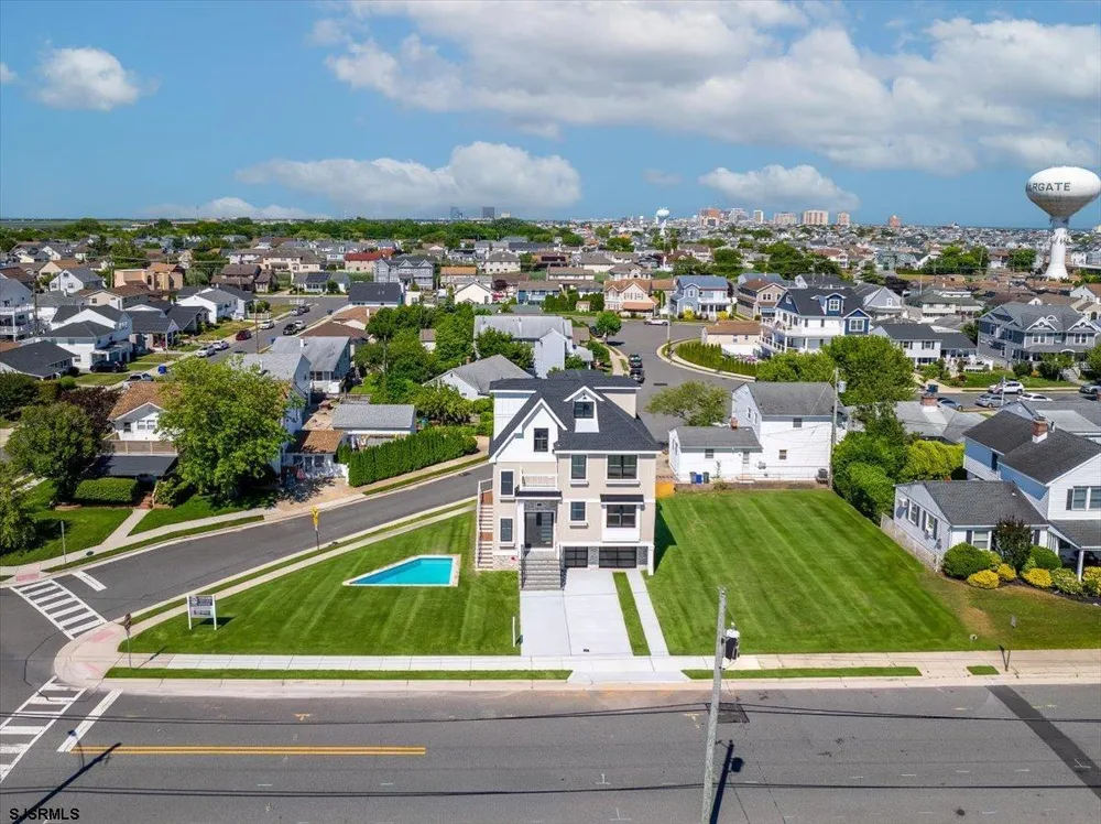 323 N Huntington Ave Margate, NJ 08402