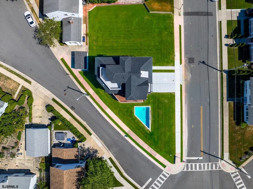 323 N Huntington Ave Margate, NJ 08402