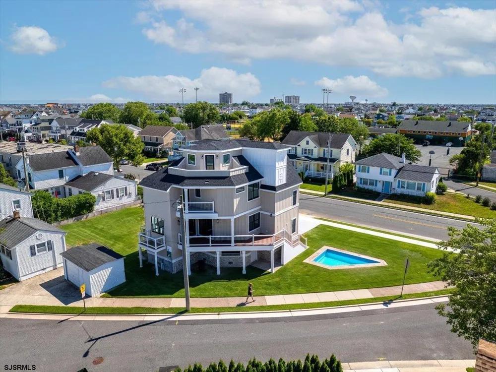 323 N Huntington Ave Margate, NJ 08402
