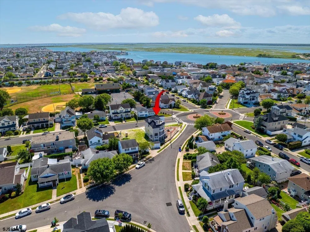 323 N Huntington Ave Margate, NJ 08402
