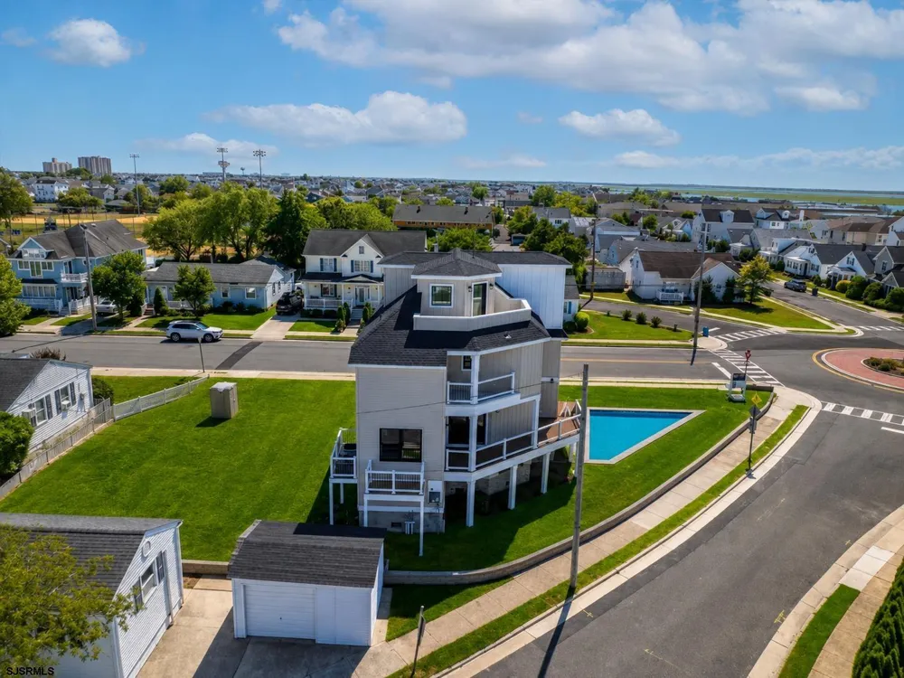 323 N Huntington Ave Margate, NJ 08402