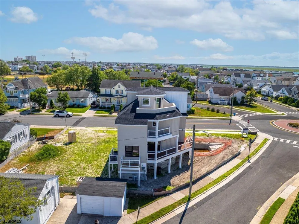 323 N Huntington Ave Margate, NJ 08402