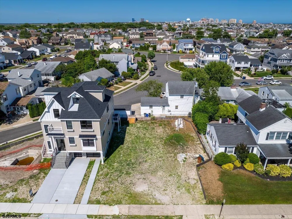 321 N huntington Ave Margate, NJ 08402