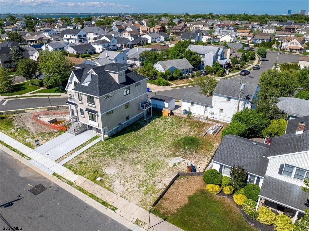 321 N huntington Ave Margate, NJ 08402