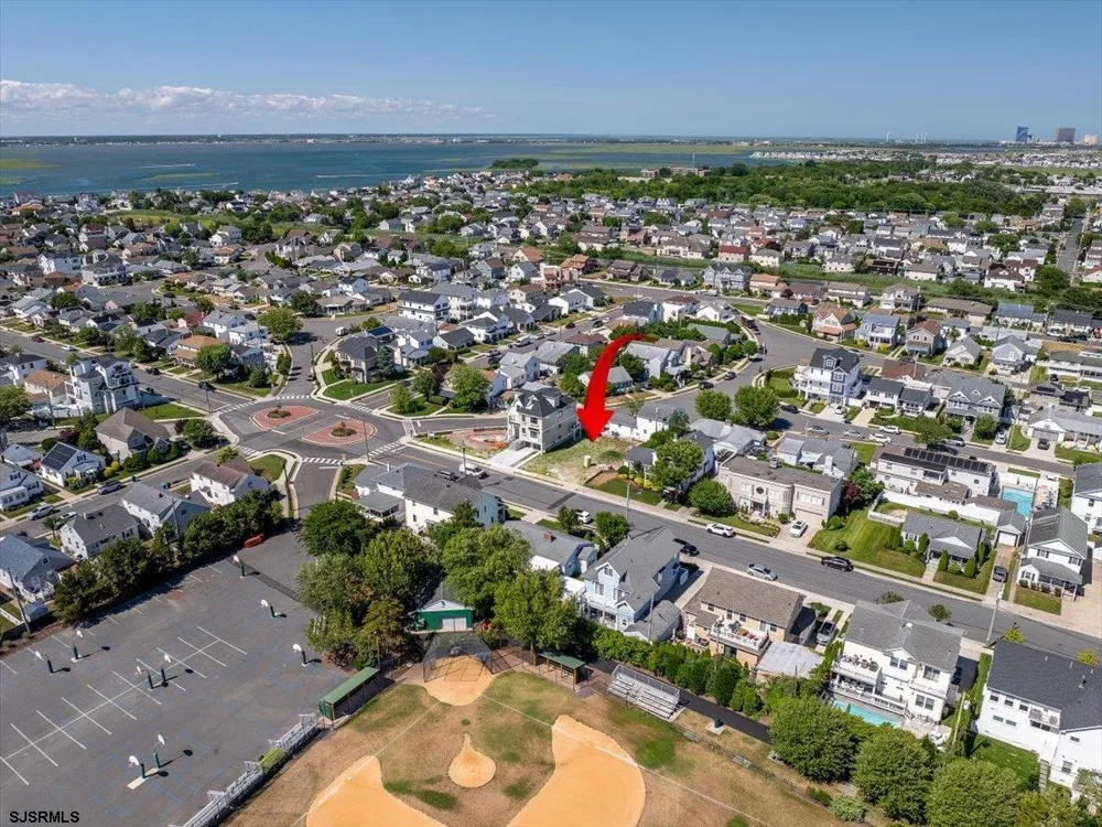 321 N huntington Ave Margate, NJ 08402