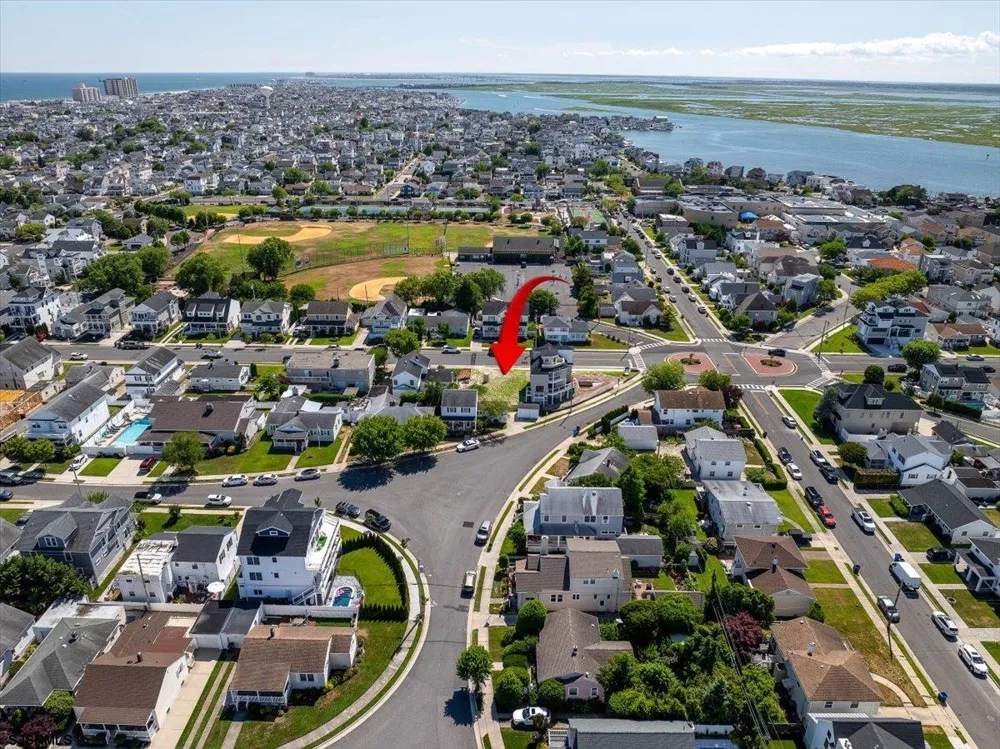 321 N huntington Ave Margate, NJ 08402