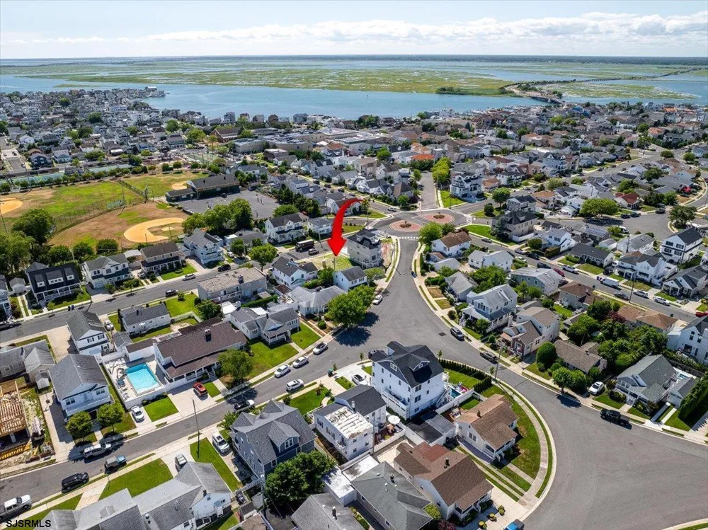 321 N huntington Ave Margate, NJ 08402