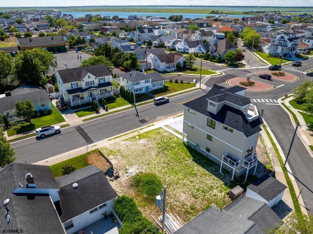 321 N huntington Ave Margate, NJ 08402