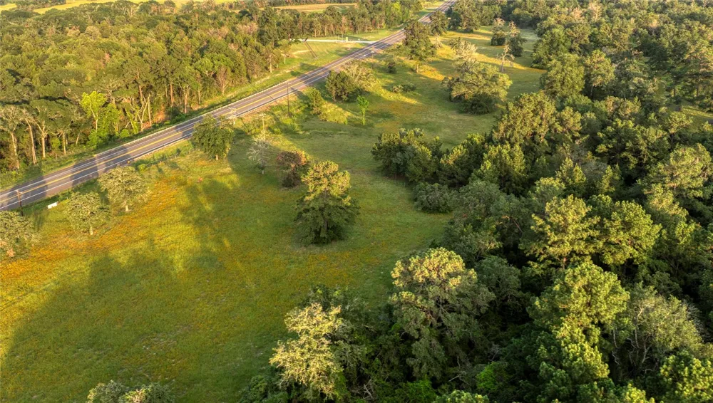 4749 Highway 36 Bellville, TX 77418