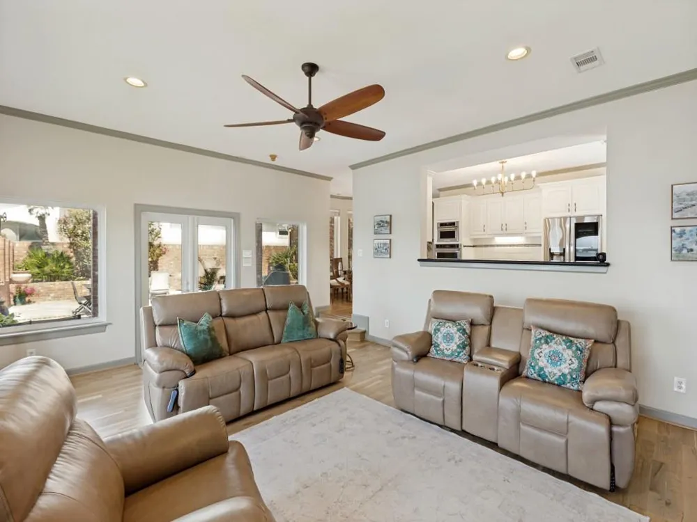 7312 Offats Point Circle Galveston, TX 77551