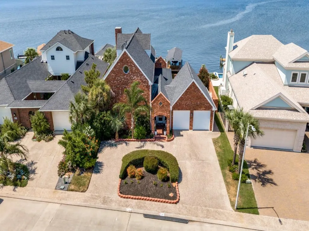 7312 Offats Point Circle Galveston, TX 77551