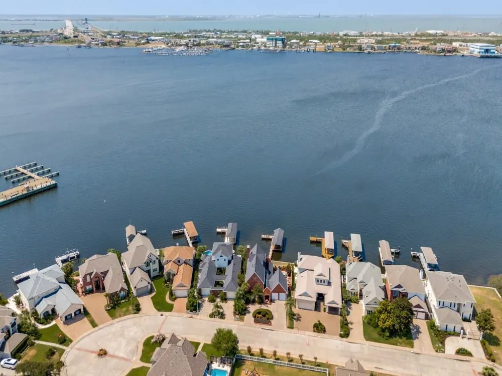 7312 Offats Point Circle Galveston, TX 77551
