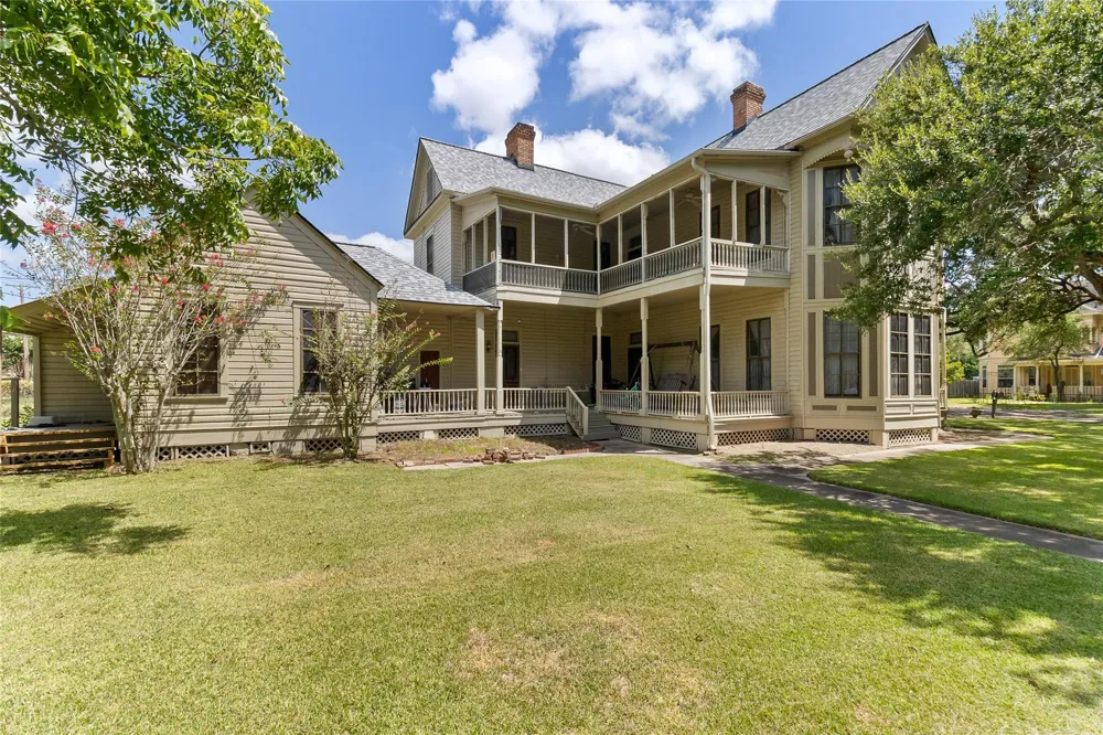2420 Avenue H Bay City, TX 77414
