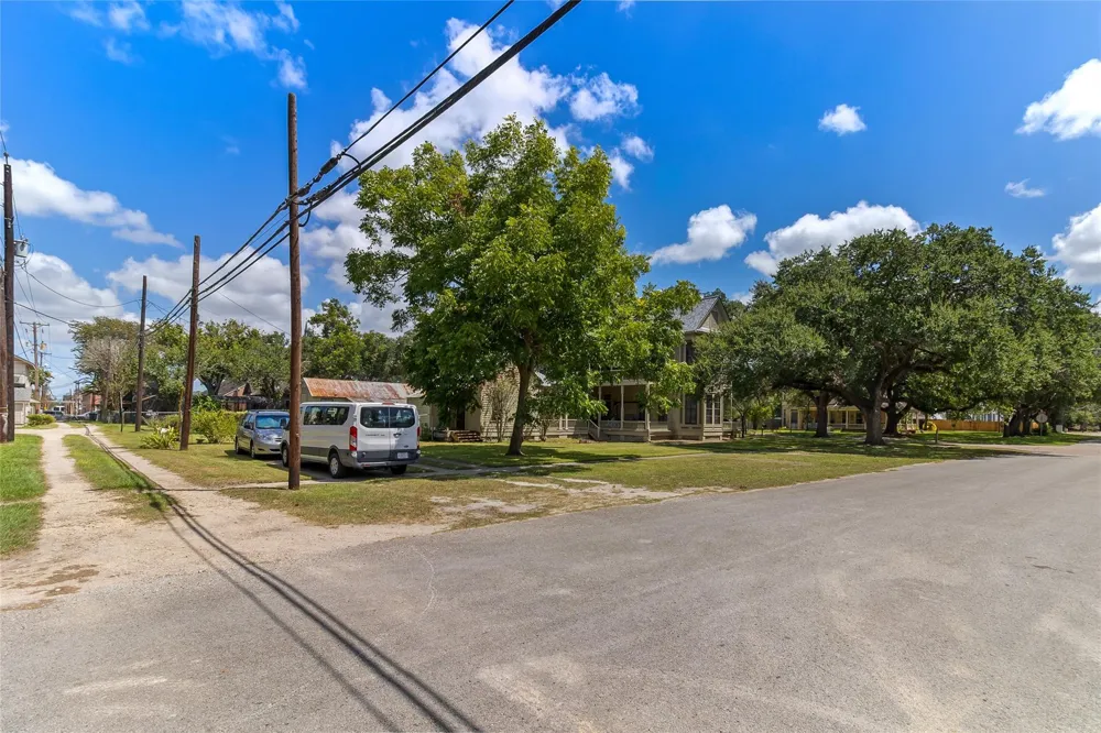 2420 Avenue H Bay City, TX 77414