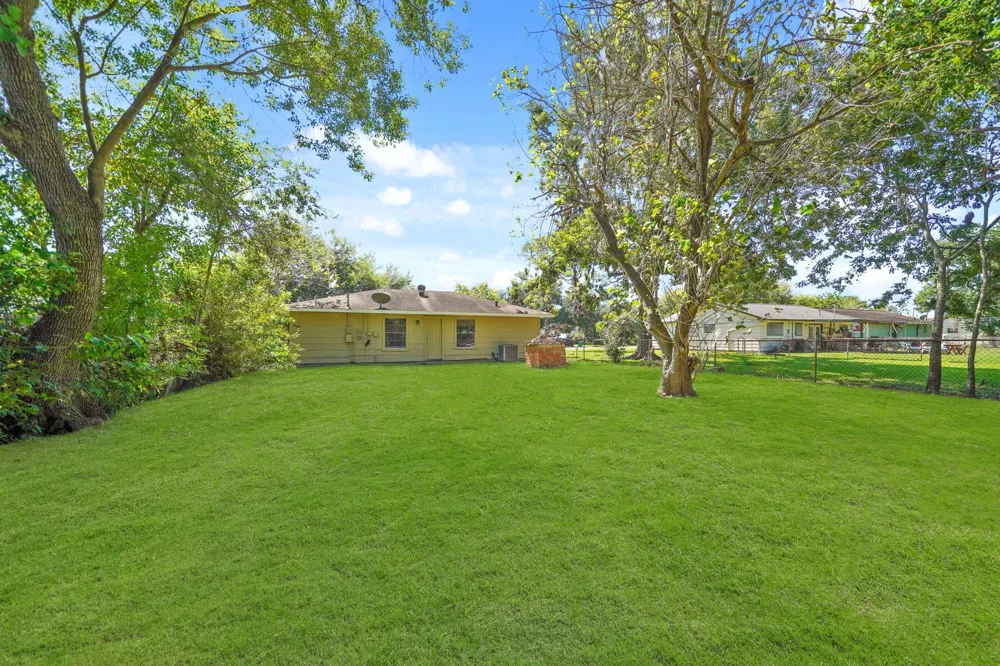 306 Pear Street La Marque, TX 77568