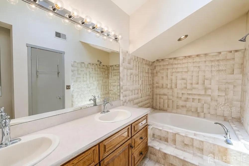 460 Sayre Drive Plainsboro, NJ 08540