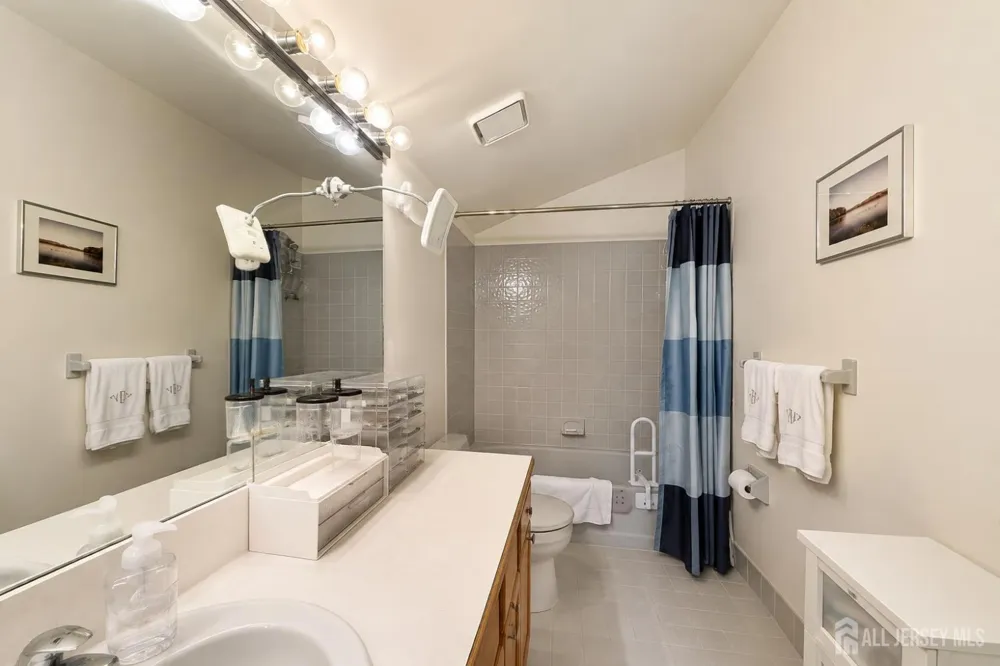 460 Sayre Drive Plainsboro, NJ 08540