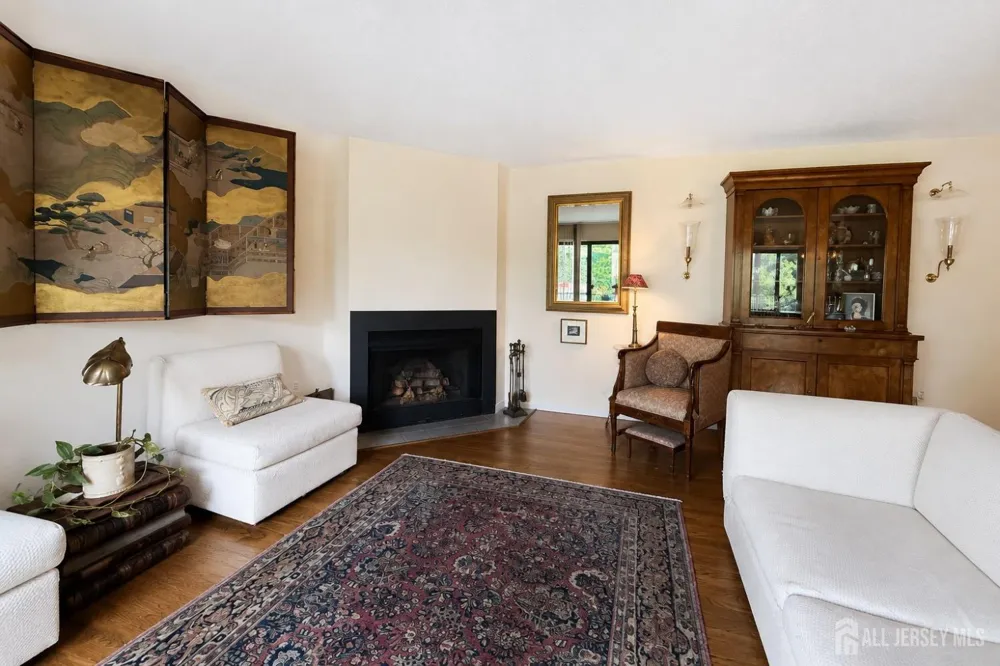 460 Sayre Drive Plainsboro, NJ 08540