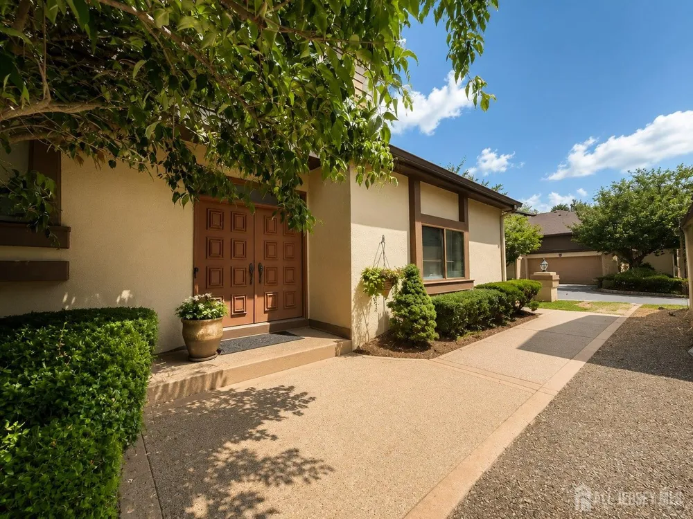 460 Sayre Drive Plainsboro, NJ 08540