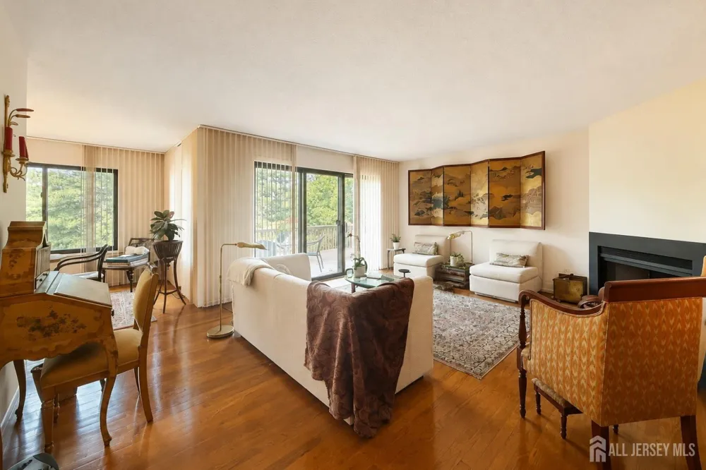 460 Sayre Drive Plainsboro, NJ 08540