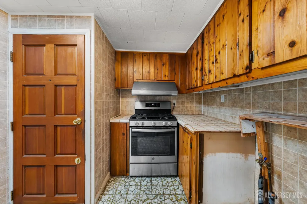44 John Street Helmetta, NJ 08828