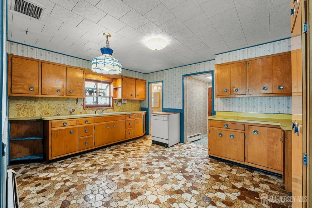 44 John Street Helmetta, NJ 08828