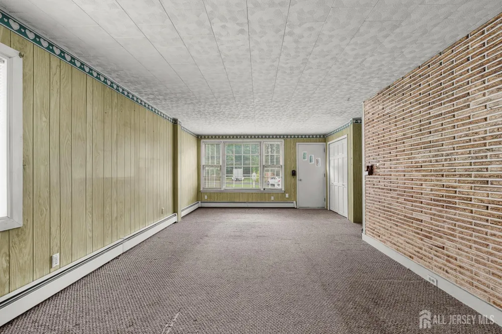 44 John Street Helmetta, NJ 08828