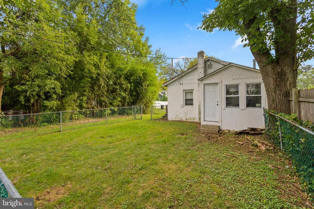 222 WASHINGTON STREET Fieldsboro, NJ 08505
