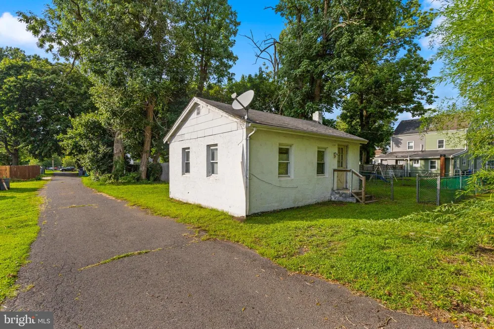222 WASHINGTON STREET Fieldsboro, NJ 08505