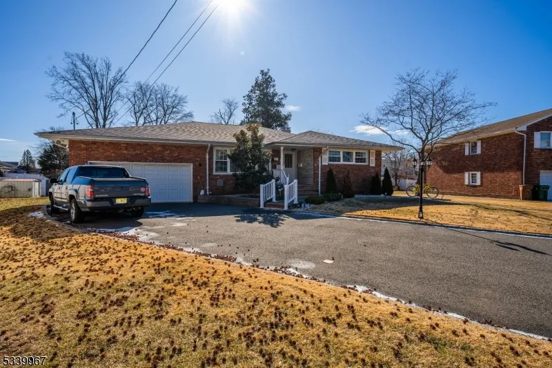 1015 Georgian Dr Linden City, NJ 07036