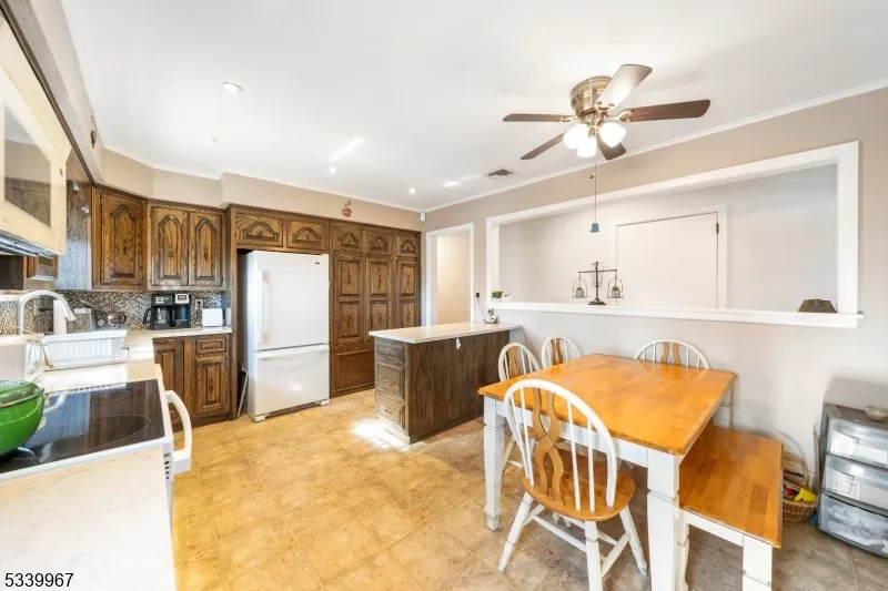 1015 Georgian Dr Linden City, NJ 07036