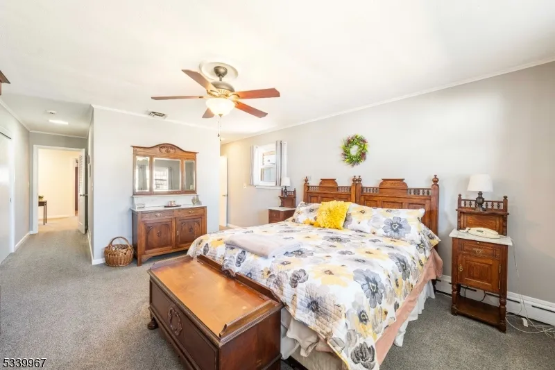 1015 Georgian Dr Linden City, NJ 07036