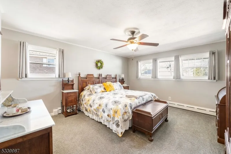 1015 Georgian Dr Linden City, NJ 07036