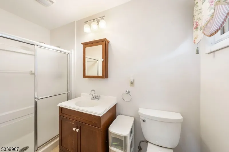 1015 Georgian Dr Linden City, NJ 07036