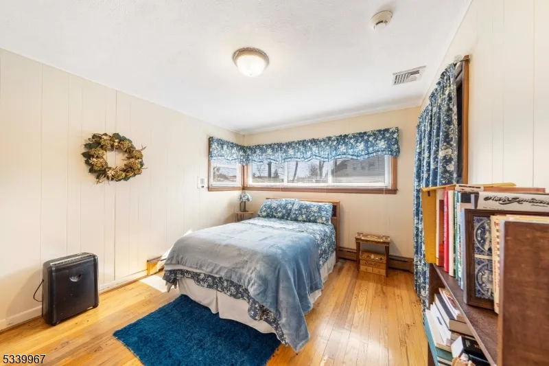 1015 Georgian Dr Linden City, NJ 07036