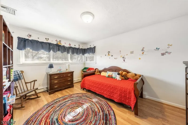 1015 Georgian Dr Linden City, NJ 07036