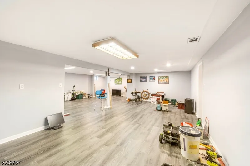 1015 Georgian Dr Linden City, NJ 07036
