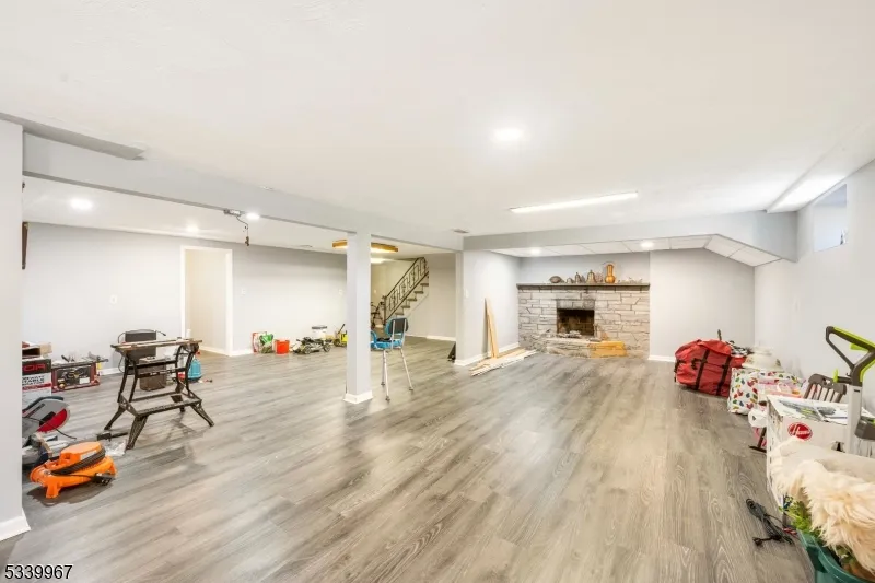 1015 Georgian Dr Linden City, NJ 07036