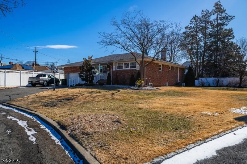 1015 Georgian Dr Linden City, NJ 07036