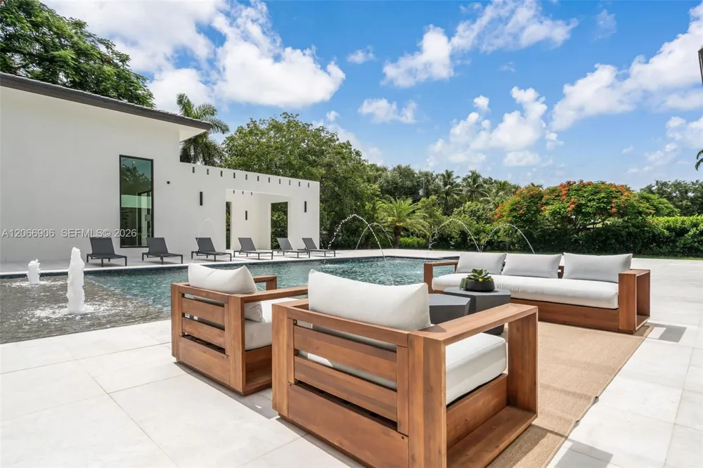 6290 Chapman Field Dr Pinecrest, FL 33156