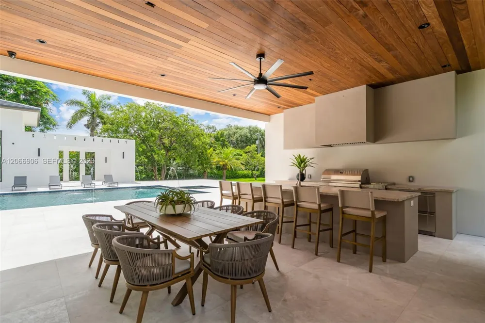 6290 Chapman Field Dr Pinecrest, FL 33156