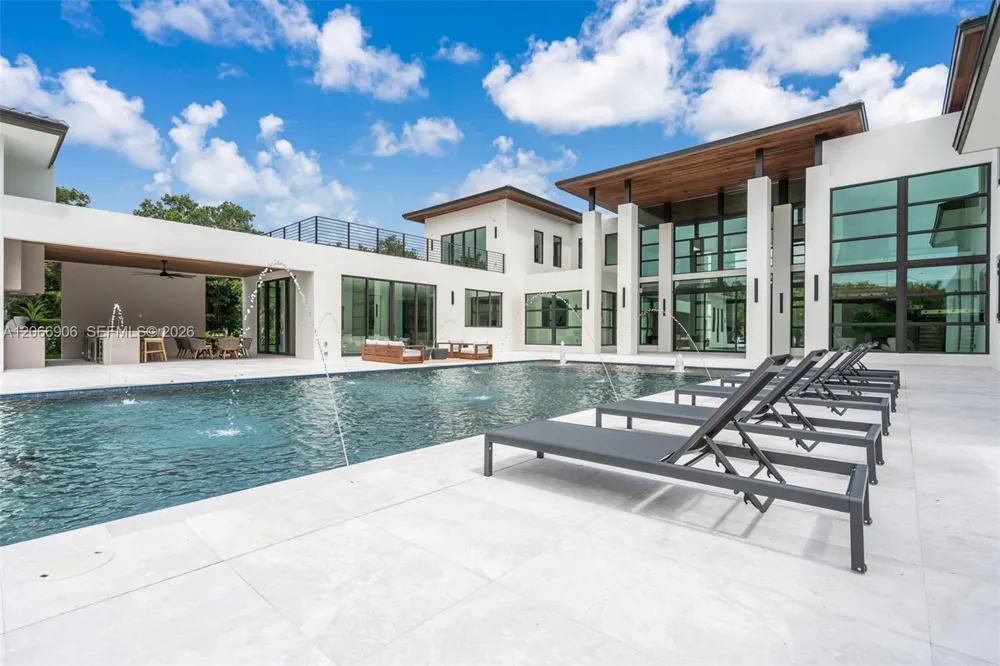 6290 Chapman Field Dr Pinecrest, FL 33156