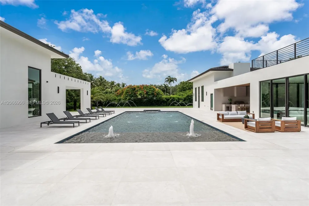 6290 Chapman Field Dr Pinecrest, FL 33156